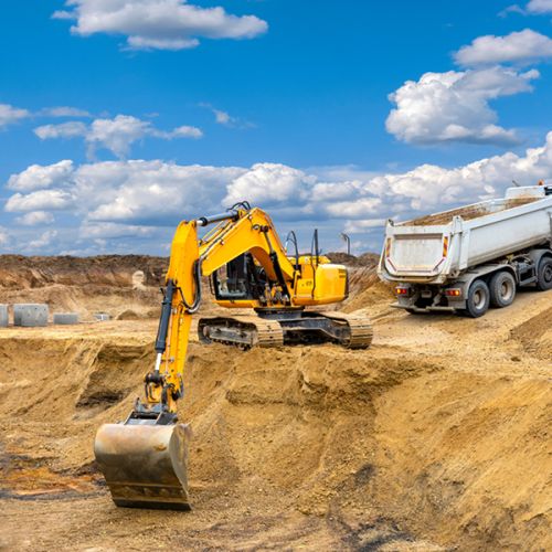 pelleteuse qui creuse du sable